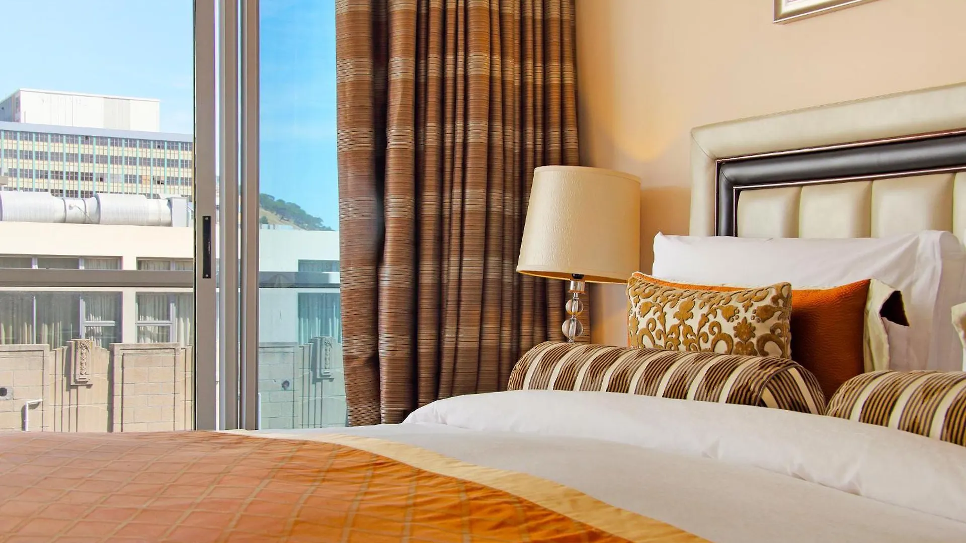 Hotel Taj Cape Town - Spacious 5 Star Apart-Hotel With Kitchenette