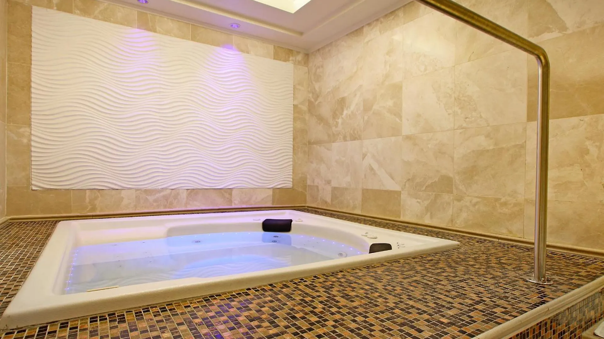 Taj Cape Town - Spacious 5 Star Apart-Hotel With Kitchenette 5*,